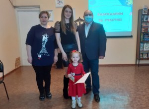 Депутат округа № 4 Георгий Ковалевский наградил юных победителей фотоконкурса «Я+Книга»