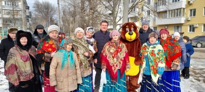 В избирательных округах широко отметили Масленицу