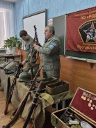 К 80-летию Великой Победы: поисковики отряда «Родник» проводят «Уроки мужества» для школьников и студентов