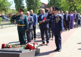 Чтобы помнили… В Волгодонске состоялись церемонии возложения цветов к памятным знакам Великой Отечественной войны 