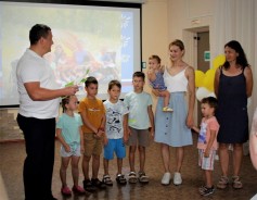«Мама, папа, я – читающая семья!»: фотоконкурс в поддержку семейного чтения объединил более 50 участников 