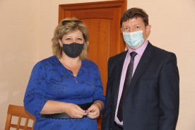 Председатель Волгодонской городской Думы – глава города вручил партбилеты «Единой России»