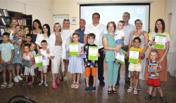 «Мама, папа, я – читающая семья!»: фотоконкурс в поддержку семейного чтения объединил более 50 участников