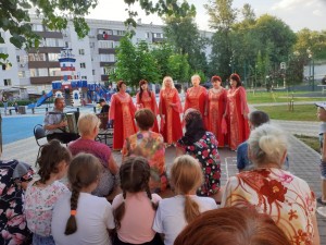 Депутат округа № 4 Думы Волгодонска Георгий Ковалевский провел встречу с жителями двора «Комфортная среда»