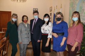 Председатель Волгодонской городской Думы – глава города вручил партбилеты «Единой России»