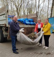 В Волгодонске прошел традиционный субботник в парке «Победа»