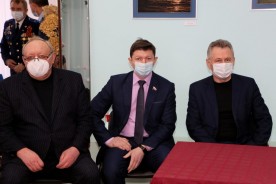 В округе №16 поздравили ветерана с вековым юбилеем