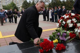 Волгодонские депутаты возложили цветы к мемориалам и памятникам в День Победы