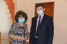 Председатель Волгодонской городской Думы – глава города вручил партбилеты «Единой России»