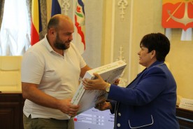 Заседание Думы: вопросы к полиции и поздравления коллег