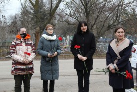 В День Героев Отечества молодые парламентарии возложили цветы к памятникам волгодонских Героев