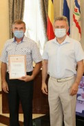 В Администрации Волгодонска поздравили с профессиональным праздником строителей и наградил лучших представителей отрасли