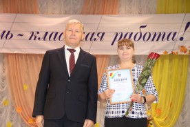 Волгодонские учителя принимали поздравления от руководства города