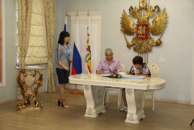 Сергей Ладанов поздравил юбиляров супружеской жизни