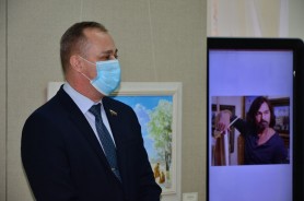 В Волгодонске состоялась презентация выставки Никаса Сафронова «Ожившие полотна».