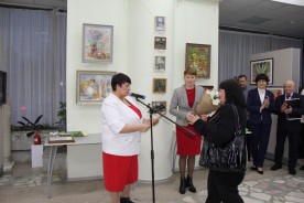 Людмила Ткаченко и депутаты посетили выставку «Вернисаж»
