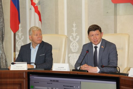 Парламентский час с прокурором и поправки в городской бюджет: на майском заседании Думы депутаты приняли ряд необходимых решений