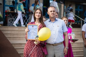 Игорь Батлуков поздравил выпускников на общегородском выпускном