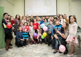 Заместитель председателя Думы Игорь Батлуков принял участие в открытии фотовыставки «Эти солнечные дети» 