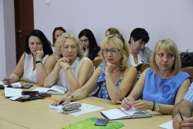 Сезонную торговлю в округах,  инфотур по Волгодонску и работу Школы «Доверие» обсудили помощники депутатов на своей планерке
