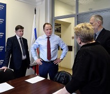 Сергей Ладанов вручил юбилейные медали именитым волгодонцам