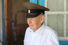 Людмила Ткаченко вручила ветеранам средства мобильной связи