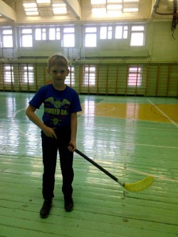 Досуг для младших школьников - игра во флорбол!