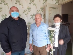 В Волгодонске депутат Георгий Ковалевский поздравил заслуженных жителей округа № 4 с Днем пожилого человека