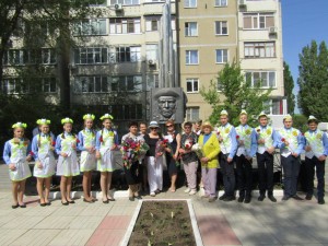 Церемония возложения цветов