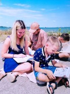 Игорь Батлуков поздравил финалистов фотоконкурса «Мама, папа, Я – читающая семья!»