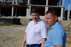 «Контур закончат до холодов»: темпы строительства школы на В-9 идут с опережением на квартал