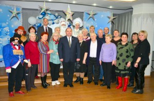 Депутат округа № 4 поздравил с наступающими праздниками актив микрорайона