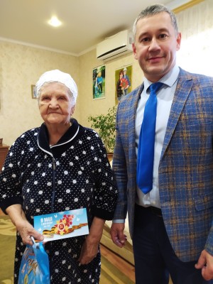 Округ 5 вручение подарков ветеранам