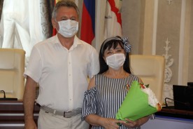 Людмила Ткаченко вручила медали в честь 70-летия Волгодонска