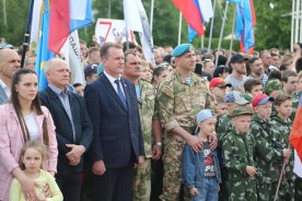 «Своих не бросаем»: тысячи волгодонцев пришли на митинг-концерт в поддержку специальной военной операции