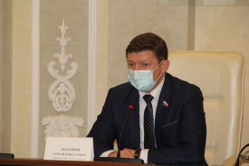 Глава Администрации Виктор Мельников представил перед депутатами отчет работы за прошлый год