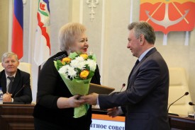 На аппаратном совещании в Администрации поздравили сразу двух юбиляров