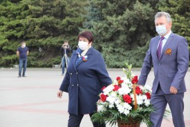В Волгодонске возложили цветы к Стелле Победы и братским могилам