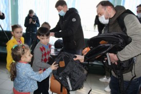 Волгодонские единороссы и общественники посетили пункты временного размещения беженцев