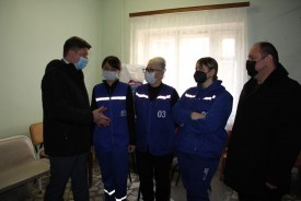 Всегда на передовой: депутаты-единороссы поблагодарили коллектив «скорой помощи» Волгодонска