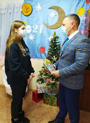   Округ №5  выдача подарков.   