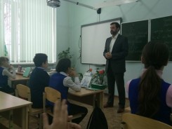 Волгодонские депутаты и их помощники проводят уроки мужества в школах