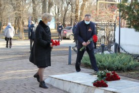 День неизвестного солдата: волгодонцы возложили цветы к братским могилам