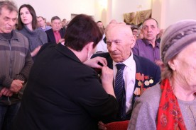 Людмила Ткаченко вручила медали ветеранам и поздравила волгодонцев с Днём защитника Отечества