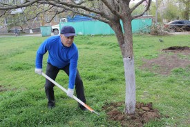 Субботники в округах: как депутаты вместе с жителями благоустраивают общественные пространства