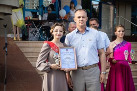 Игорь Батлуков поздравил выпускников на общегородском выпускном