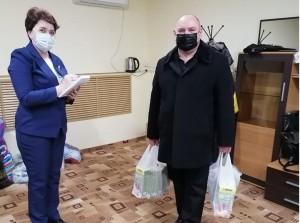 Депутат округа № 4 Георгий Ковалевский и жители микрорайона помогают беженцам