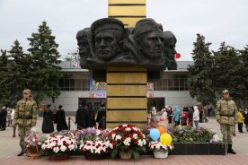 Волгодонские депутаты возложили цветы к мемориалам и памятникам в День Победы