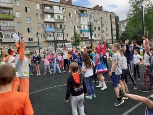Депутат округа № 4 Волгодонска Георгий Ковалевский провел праздник для юных жителей