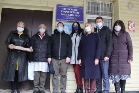 Волгодонские единороссы посетили детскую городскую больницу